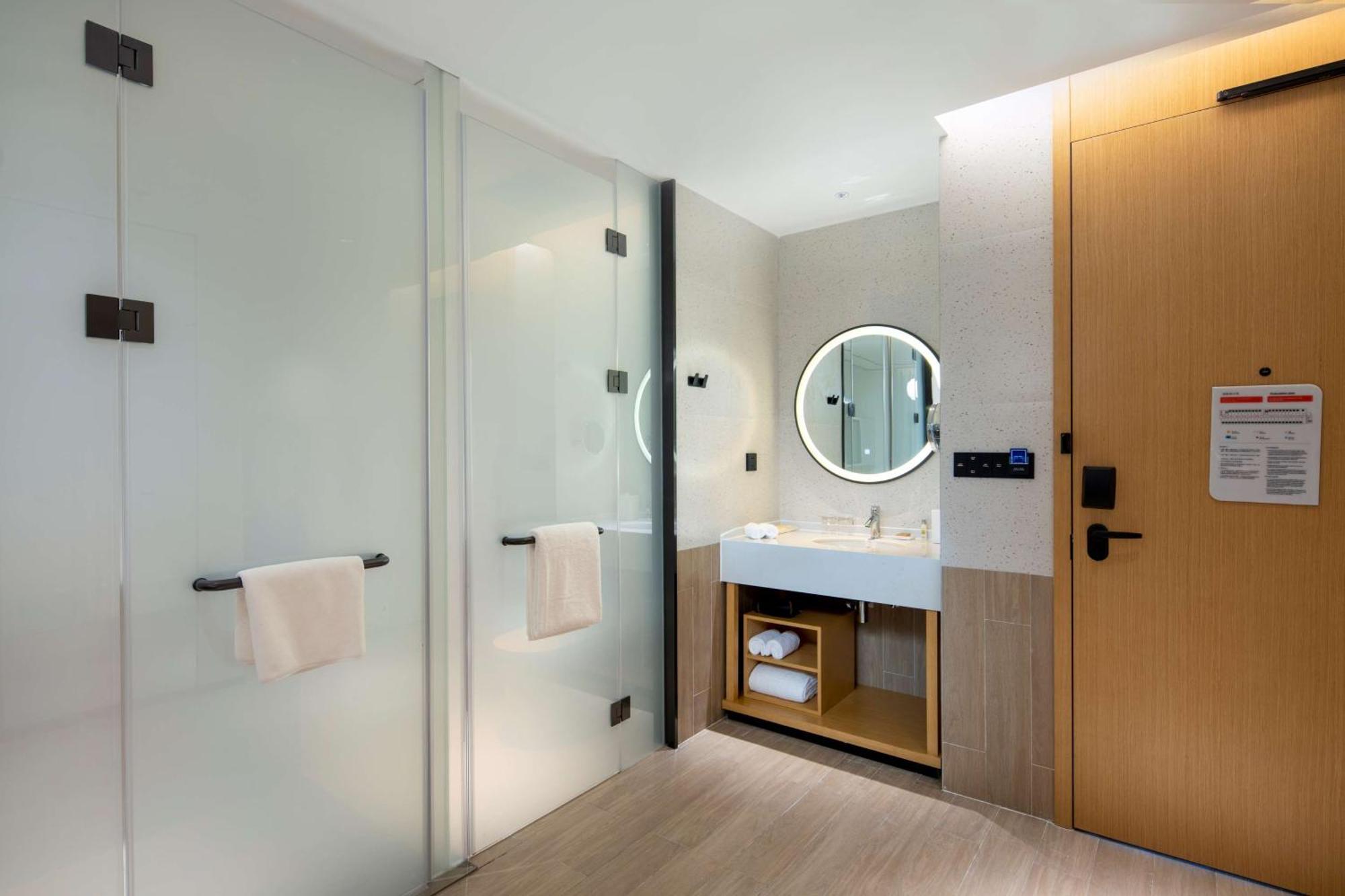 Hilton Garden Inn Shenzhen Nanshan Avenue Exterior foto